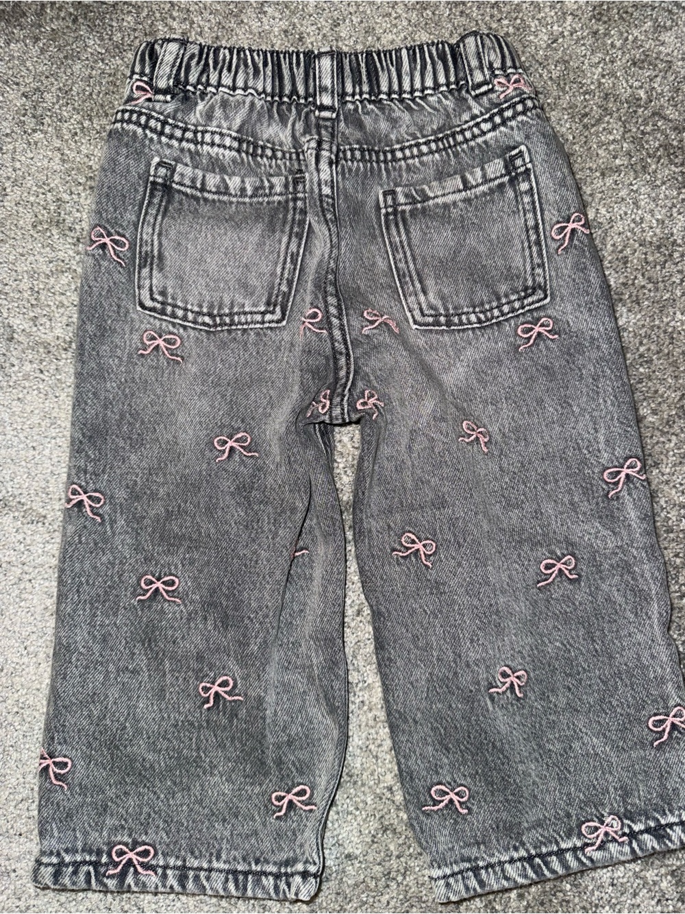 Zara - 2y - gray wash wide leg jeans with pink bows - Picture 3 of 6